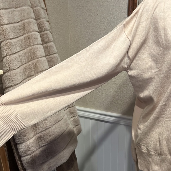 Final touch Sweater - Picture 2 of 6